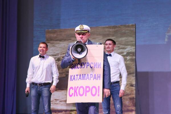 aDcwqX7Rdm4.jpg  праздничный концерт к Международному женскому дню, подготовленный мужским коллективом ВДЦ