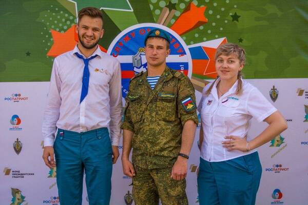 XqkL15YYqvk.jpgМайоров Евгений и Кутник Екатерина  Командир Сидоренко Дмитрий