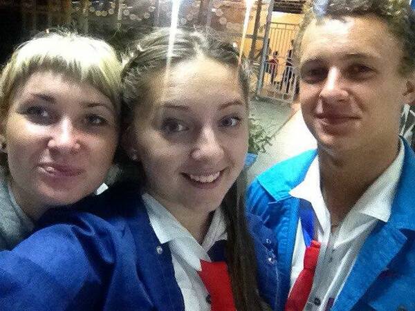 Екатерина Янбухтина в центре