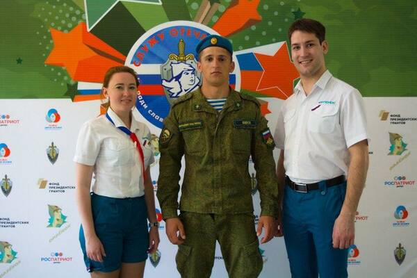 GNowZq4fZpk.jpgКомиссары 51 взвода «Вектор»   Гайнанов Ян и Складчикова Алена Командир Алисунттанов Омар