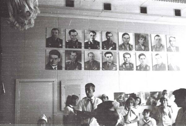 1969 й. К                 юные химики