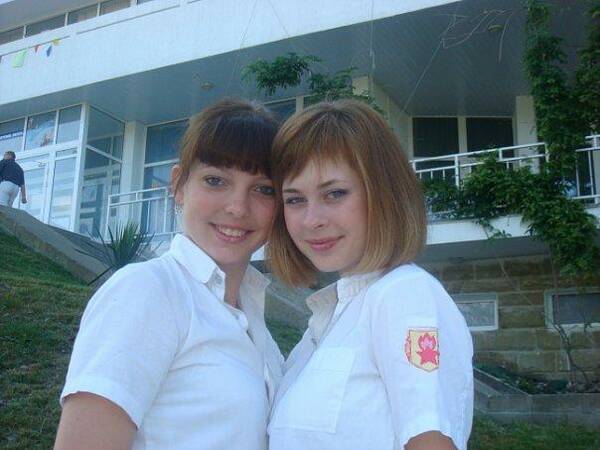 x 96369b12.jpgАнна Шимко слева