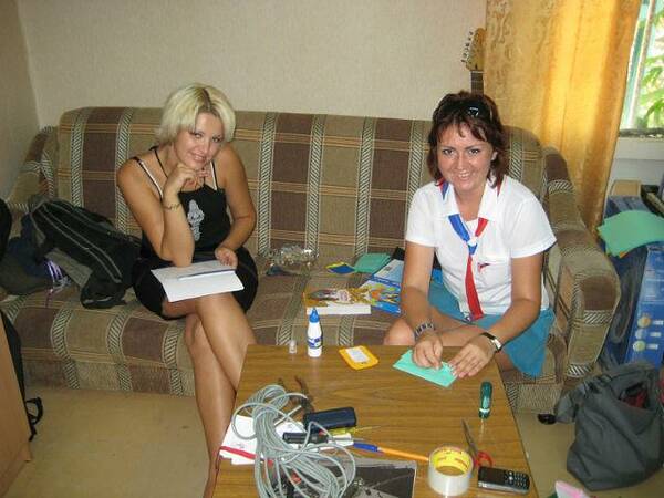 Елена Дегтяренко справа