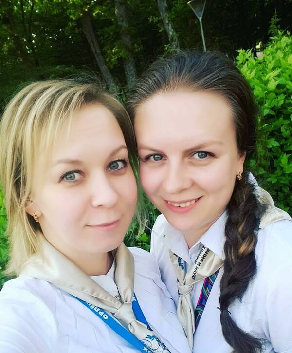 Елена Хамитова  ...  ...слева