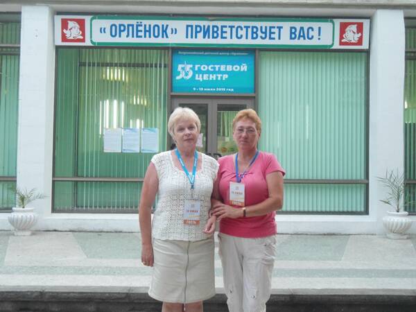 Надежда Неустроева Потапова   слева