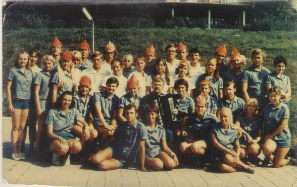1975