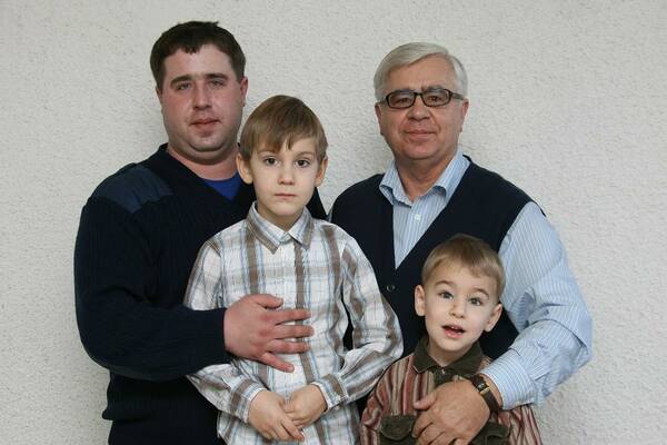 ЯАлександр АлександровичОТЕЦИван Александровичю