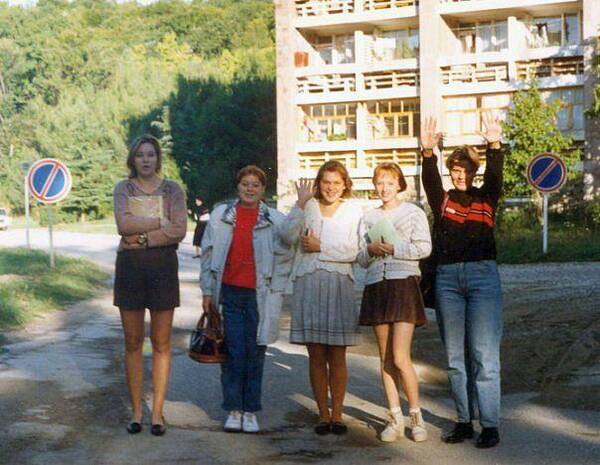 У ДВ 1996г. Слева Наталья Черноус, Татьяна Нестерова, Олеся Захарочкина, Олеся Токарева, я