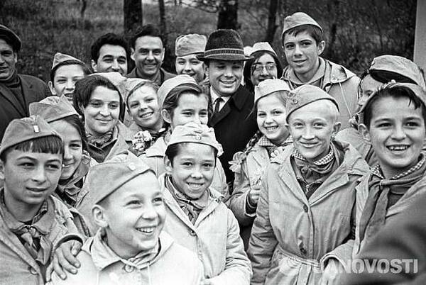 Ю.А.Гагарин и   дети