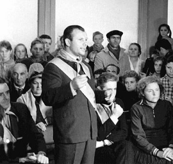 Ю.А.Гагарин и др.