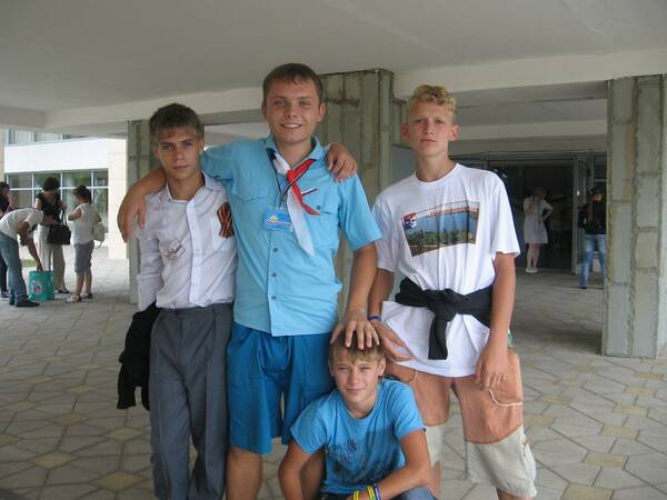Саша             Захарченко