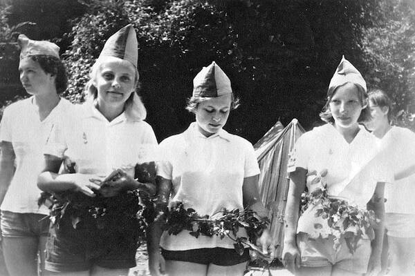 Съезд КиМа в Орлёнке (1969 год), прием в коммунары (Звонарёва Татьяна, Кравцова Татьяна, Ремнёва Людмила