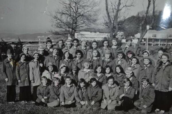 1976 год. Дружина Звездная 9 смена.  Вожатые Екатерина Болгова и Евгения Гагарина.