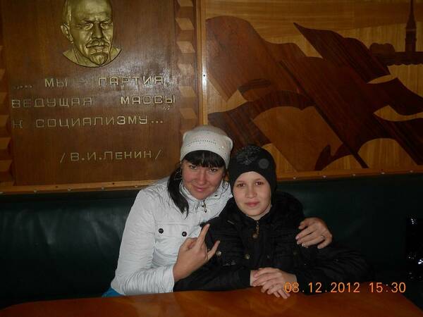 Вожатая Оксана Кузнецова... .. .