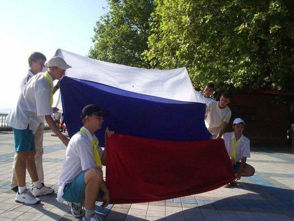 x 5b48e571.jpgвнизу слева Антон Емшанов,над ним стоит  Илья Сорокин,справа внизу Андрей Рукосуев