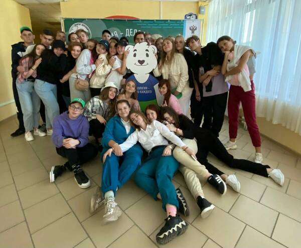 2Y9UcpHy33Q