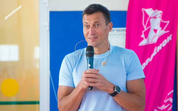 российский лыжник, Олимпийский чемпион в марафоне и серебряный призёр в эстафете зимних Олимпийских игр 2014 года Александр Легков.