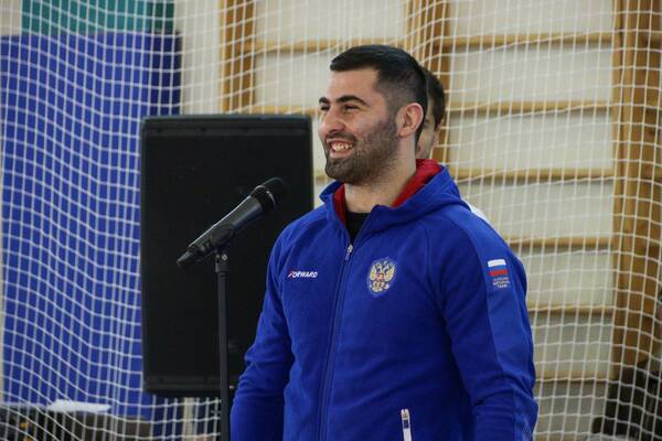 российским дзюдоистом, двукратным чемпионом Европы, призёром Чемпионата мира Михаилом Игольниковым.