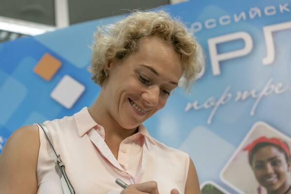 российской  биатлонисткой, двукратной Олимпийской чемпионкой в эстафете, трёхкратной Чемпионкой мира и заслуженным мастером спорта России ОЛЬГОЙ ЗАЙЦЕВОЙ.