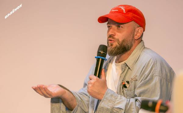 с журналистом и паралимпийцем Дмитрий Игнатовым.