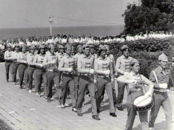 Комсомольский 1984 год, выступление вожатского отряда. Командир Коля Железнов, барабанщик Света Корытько (Борщук)