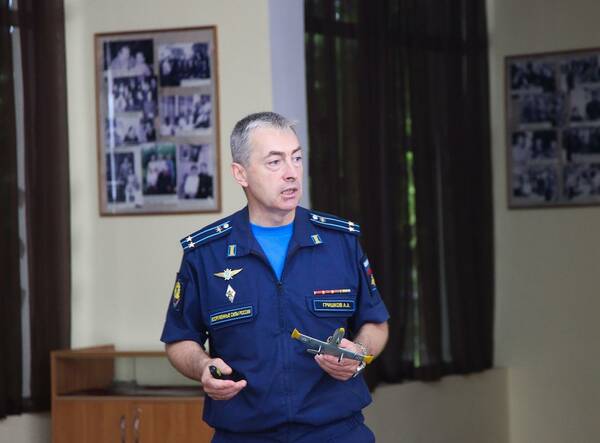 ОРЛЯТА ВСТРЕТИЛИСЬ С ПОДПОЛКОВНИКОМ АВИАЦИИ АНДРЕЕМ ГРИШКОВЫМ