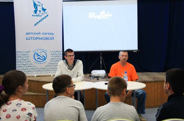 капитаном первого ранга, членом региональной общественной организации ветеранов военно морского флота (г. Волгоград) с Евгением Сергеевым.