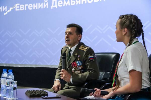 школьники встретились с Героем России Евгением Шендриком...