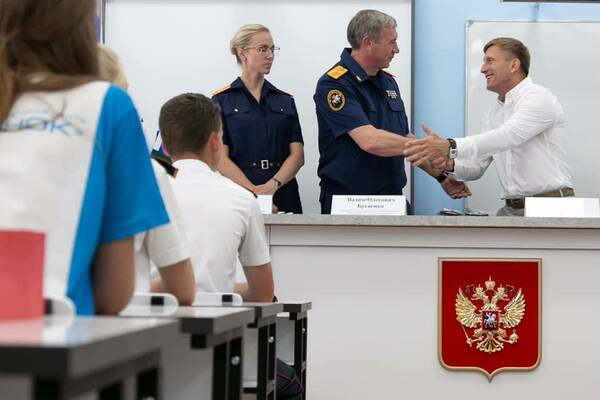 руков следств упр ния Следственного комитета Рф по Краснодарскому краю В.О. Бугаенко, инспектор управления учебной и воспитательной работы Следств комитета  РФ А.О. Тарасова
