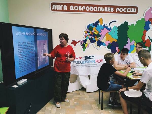 Орешникова Галина Анатольевна  руководитель поискового отряда Городищенского района Волгоградской области, с. Степное.