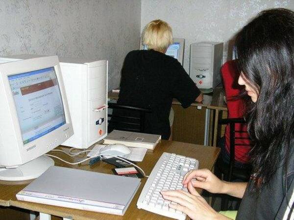 x 3ee334c9.jpgЮлия Сиделёва справа