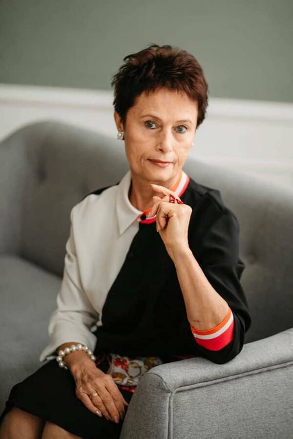 Анна   Зенцова...