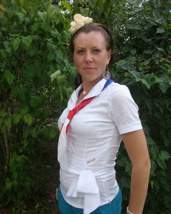 Анна Попова