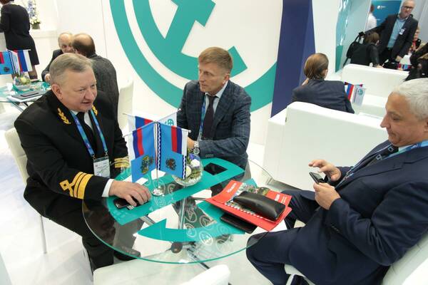 Александр Джеус встретился в Москве с генеральным директором ФГУП     Росморпорт Андреем Лаврищевым.