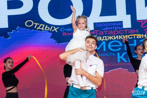 Фестивале вожатских команд, который проходит во Всероссийском детском центре «Океан».т ьь