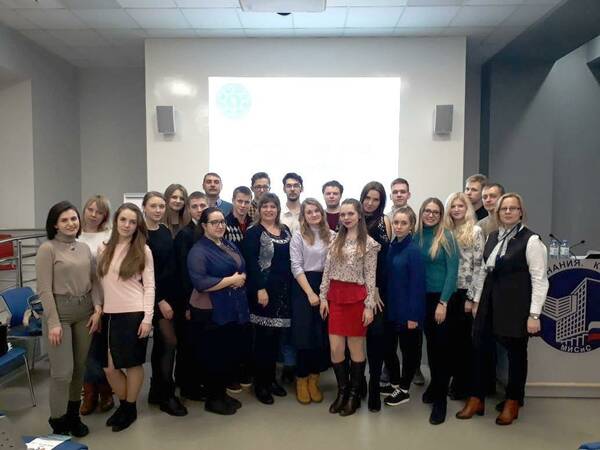 6roF0pGOпаpHQ.jpg     Педагоги ВДЦ на встрече по обсуждению программы подготовки студентов НИТУ МИСиС  к  работе в центре летом 2018.