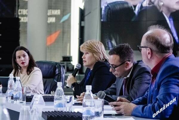 на Всероссийском форуме организаторов отдыха и оздоровления детей «Большие смыслы – 2021». Прямо сейчас он проходит во Всероссийском детском центре «Смена»... ..