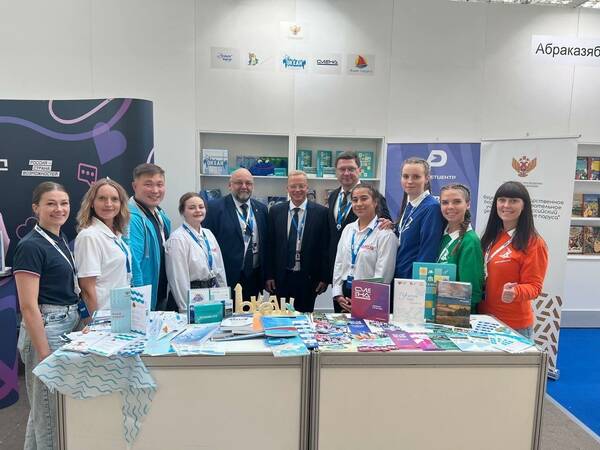 В IV Форуме классных руководителей, который проходит с 3 по 7 октября в Москве, принимает участие делегация ВДЦ «Орлёнок»..