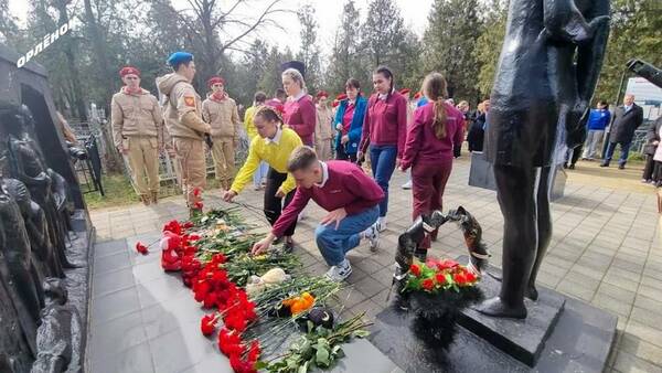 Педагоги Всероссийского детского центра и активисты первичного отделения РДДМ «Движение первых» в «Орлёнке» отправились в город Ейск (Краснодарский край) для погружения в тематику патриотической ак (3)