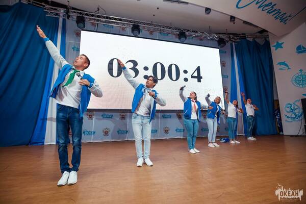 в океане....................