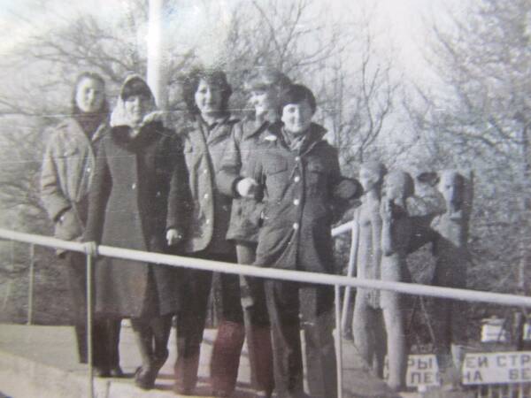 Слева Нина Александрова, третья  Люда Шеина они из ШПВ 81, и мы с Ольгой Сергеевой   ШПВ 80