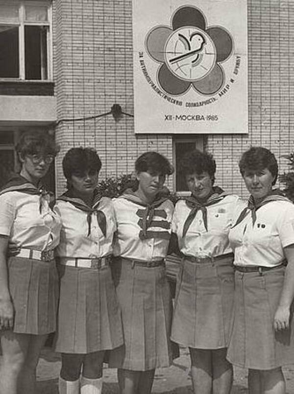 Полушина Елена, Таня Григорьева, Наташа Астапова, Оля Унру, Оля Трофимова.