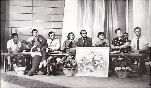 Швецова Людмила Ивановна (четвёртая слева)