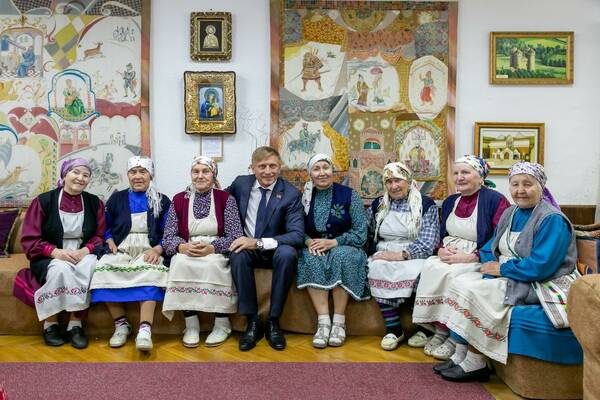 Педагоги и сотрудники «Орлёнка» встретились с бабушками из Бураново...
