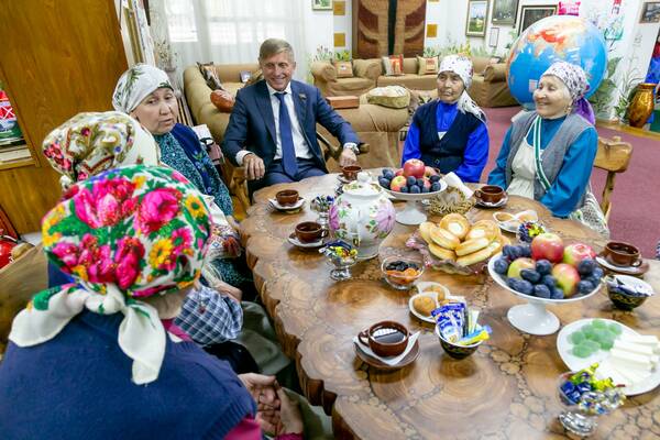 Педагоги и сотрудники «Орлёнка» встретились с   бабушками из Бураново....