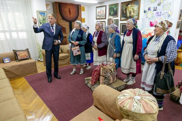 Педагоги и сотрудники «Орлёнка» встретились с бабушками из Бураново.