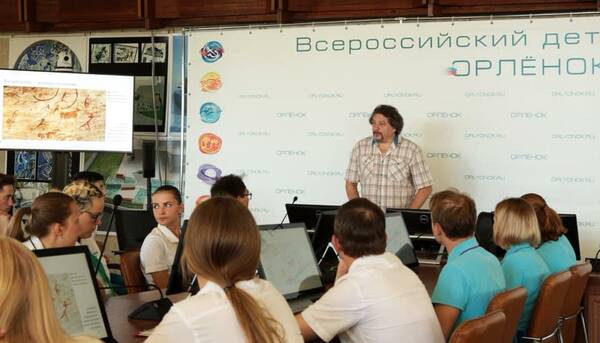 советник генерального директора Газпром Медиа Холдинг, член Академии российского телевидения, режиссёр документалист  Алексей Пищулин