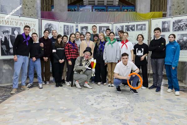 представитель старейшей цирковой Династии «Хольт», член Союза цирковых деятелей России Алексей Шапошников Хольт.