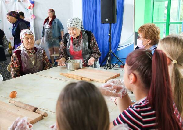 Педагоги и сотрудники   «Орлёнка»  встретились с бабушками из Бураново....