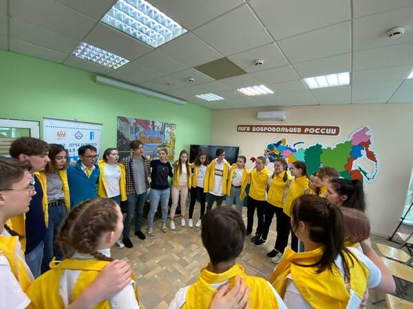 творческая встреча с режиссером фильма «Это не навсегда» Яцкина Евгения, а так же юный актёр этого   фильма Агашков   Александ